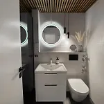 Seaside - Zentrales Design-apartment Mit Balkon & Parkplatz - 2 Minuten Zum * تيميندورفير ستراند