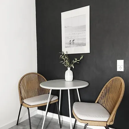 Appartement Seaside - Zentrales Design-apartment Mit Balkon & Parkplatz - 2 Minuten Zum *