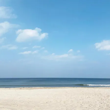 Seaside - Zentrales Design-apartment Mit Balkon & Parkplatz - 2 Minuten Zum