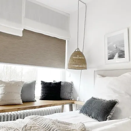 Seaside - Zentrales Design-apartment Mit Balkon & Parkplatz - 2 Minuten Zum *