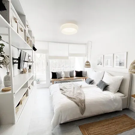 Seaside - Zentrales Design-apartment Mit Balkon & Parkplatz - 2 Minuten Zum Appartement *